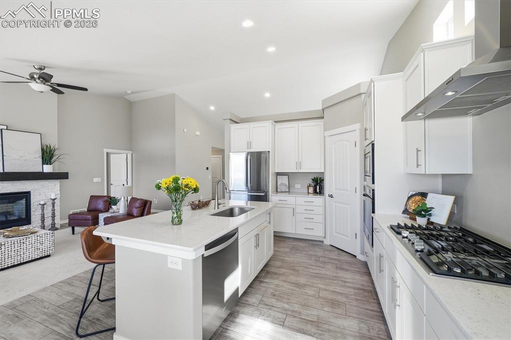 Image 6 of 44: Kitchen