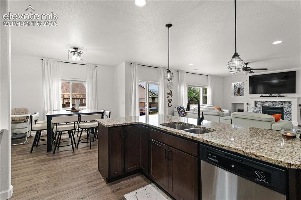 Image 8 of 39: Kitchen