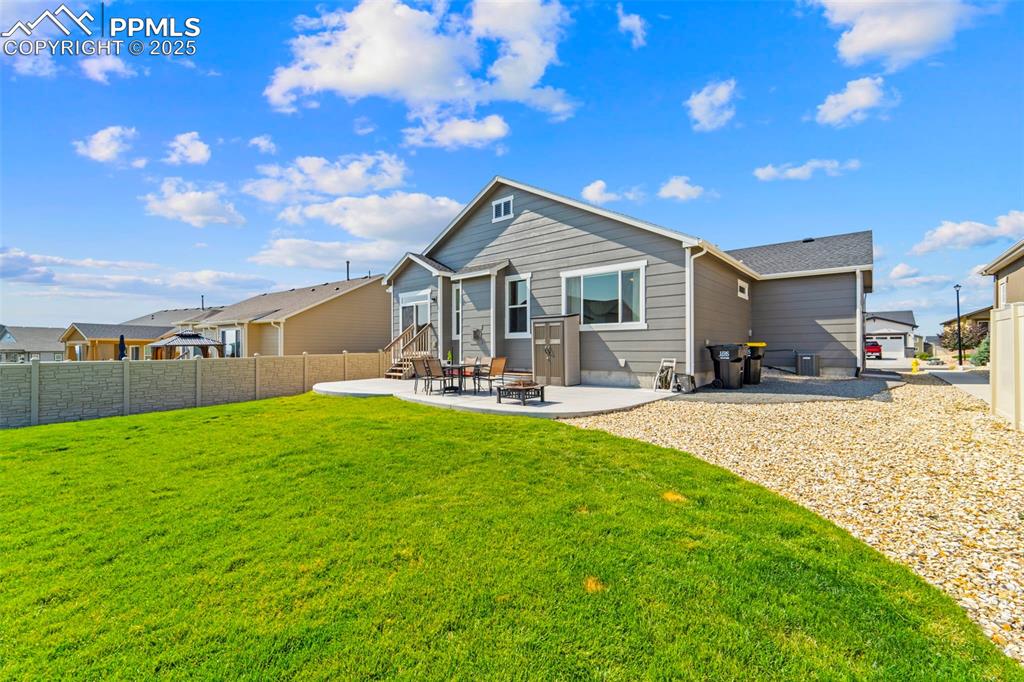 Image 38 of 46: The kind of back side that deserves its own photoshoot.