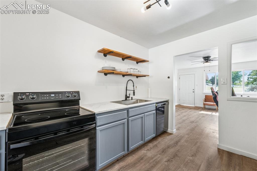 Image 10 of 29: Kitchen