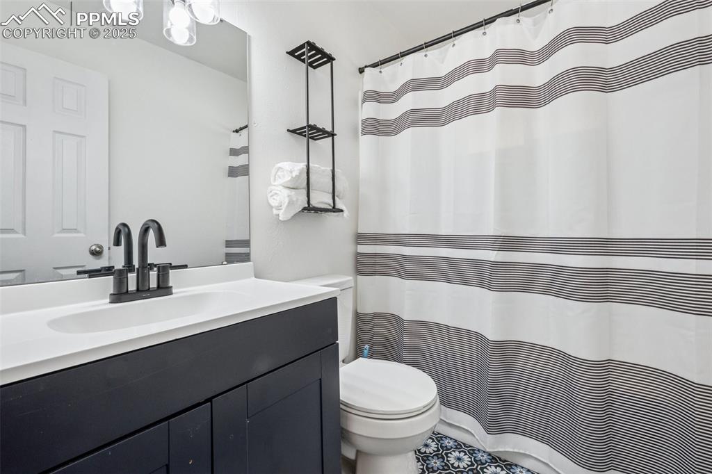 Image 14 of 29: Bathroom