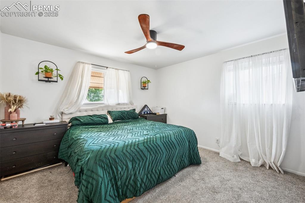 Image 19 of 29: Bedroom