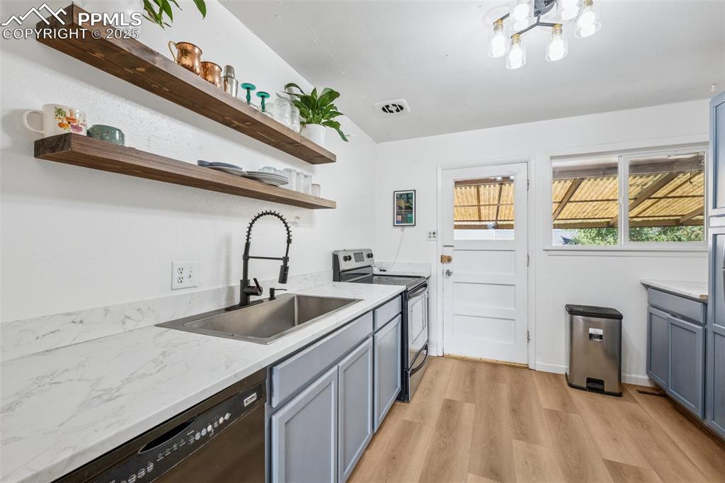 Image 4 of 29: Kitchen