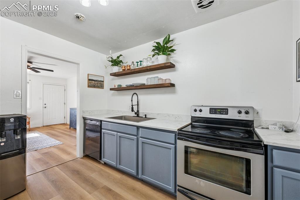 Image 5 of 29: Kitchen