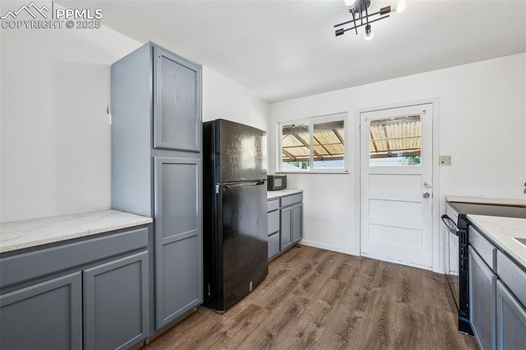 Image 9 of 29: Kitchen
