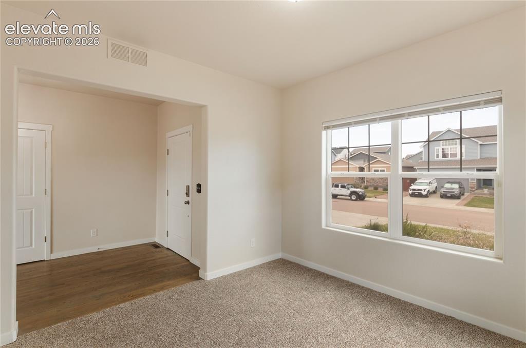 Image 19 of 45: Office