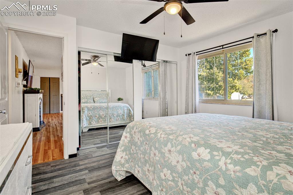 Image 10 of 19: Bedroom