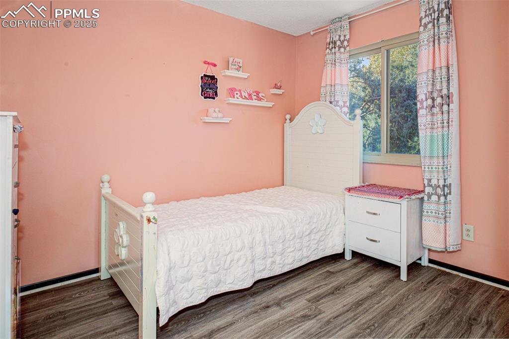 Image 11 of 19: Bedroom