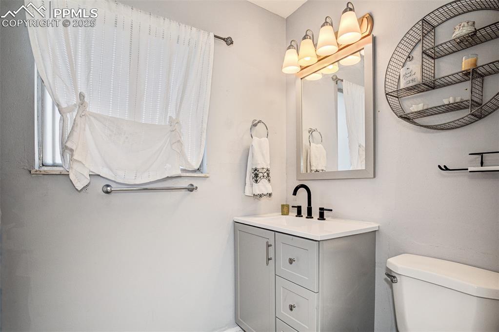 Image 12 of 19: Bathroom