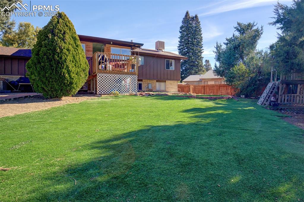 Image 19 of 19: Yard