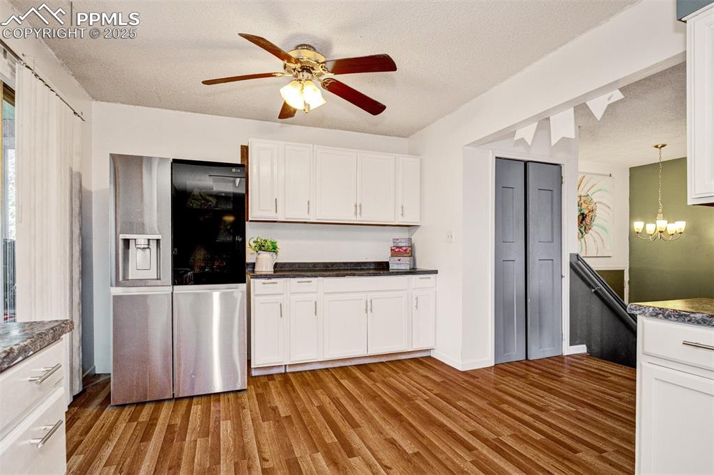 Image 7 of 19: Kitchen