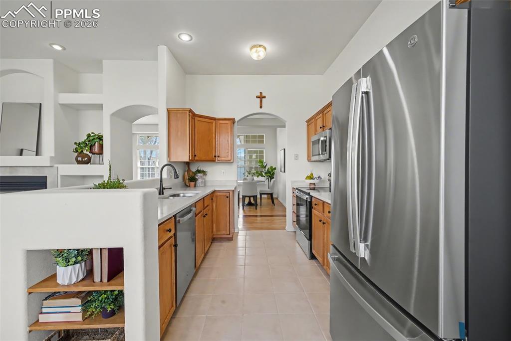 Image 11 of 30: Kitchen