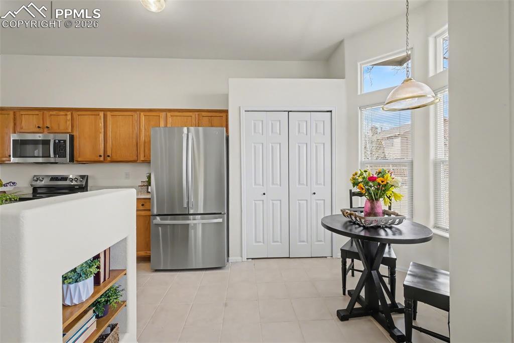 Image 13 of 30: Kitchen