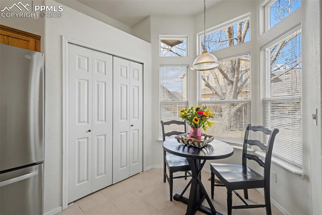 Image 14 of 30: Dining Area