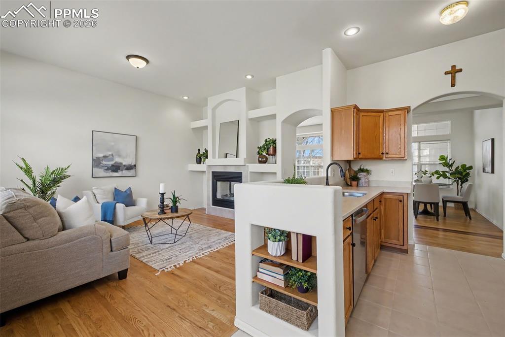 Image 15 of 30: Kitchen