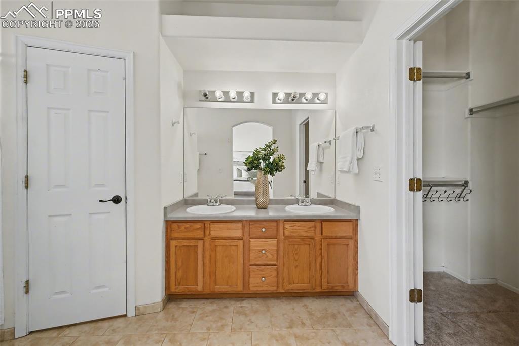 Image 20 of 30: Bathroom