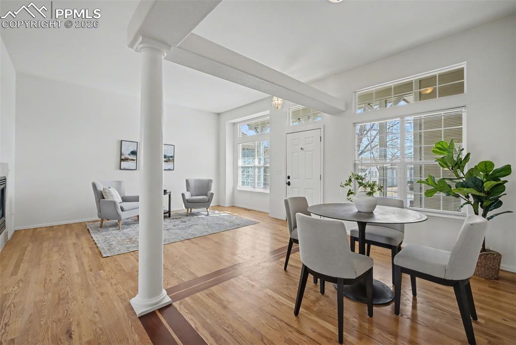 Image 8 of 30: Dining Area