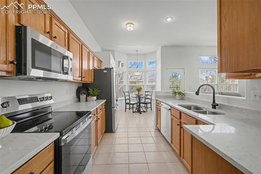 Image 9 of 30: Kitchen