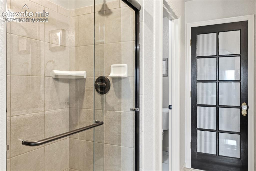 Image 13 of 45: Bathroom