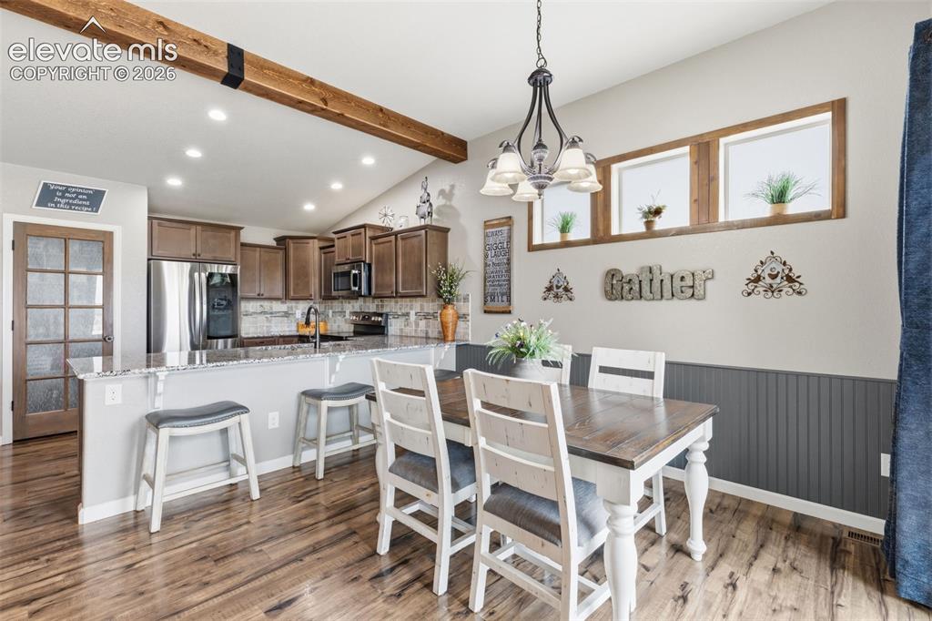 Image 19 of 45: Dining Area