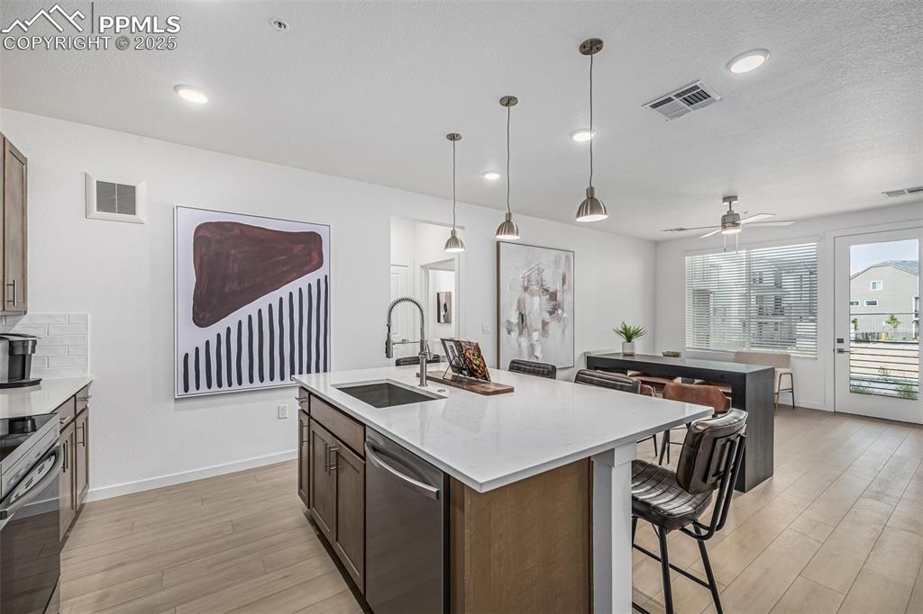 Image 12 of 30: Kitchen