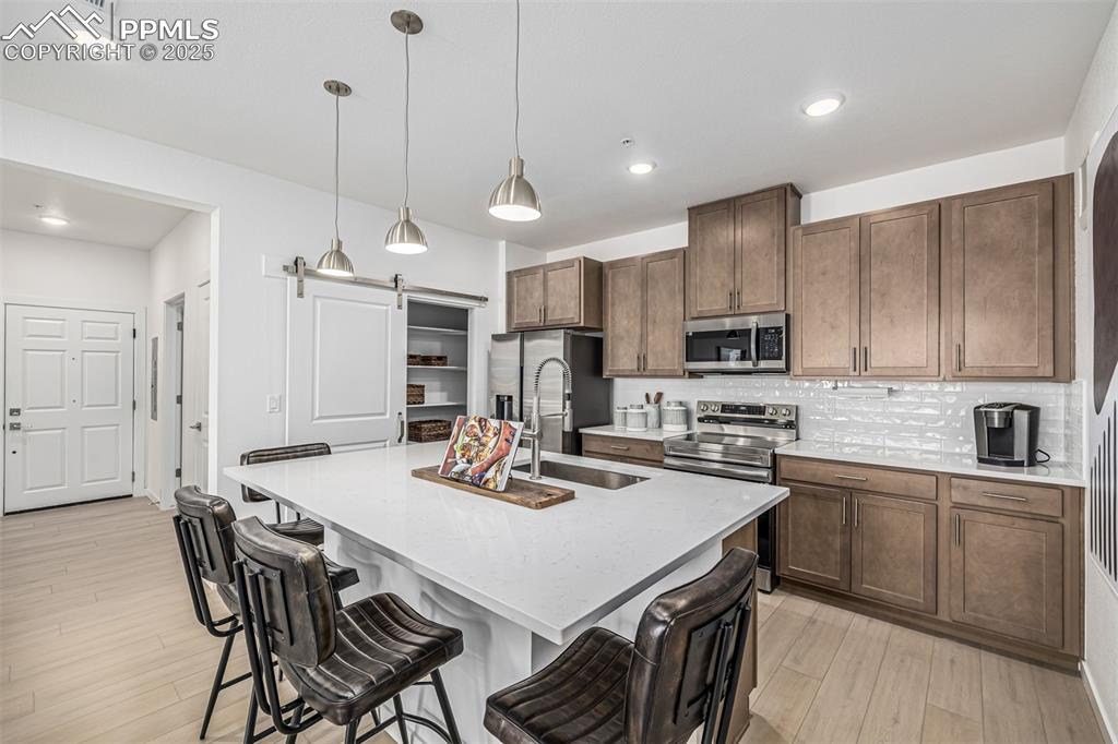 Image 14 of 30: Kitchen