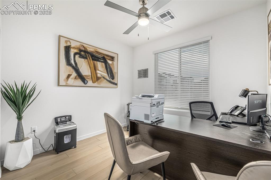 Image 24 of 30: Office