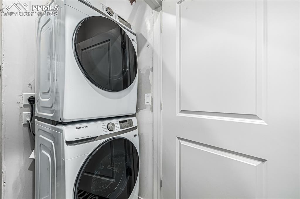 Image 28 of 30: Laundry