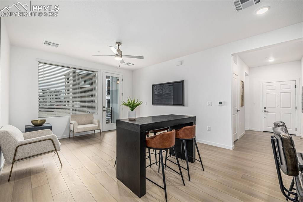 Image 6 of 30: Dining Area