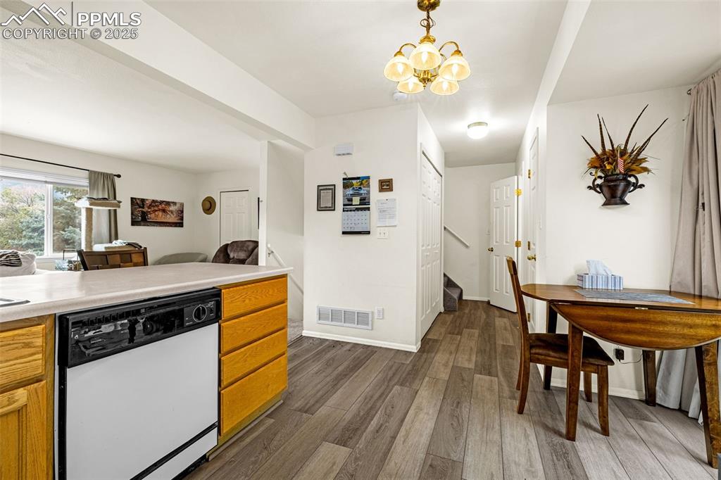 Image 7 of 49: Kitchen