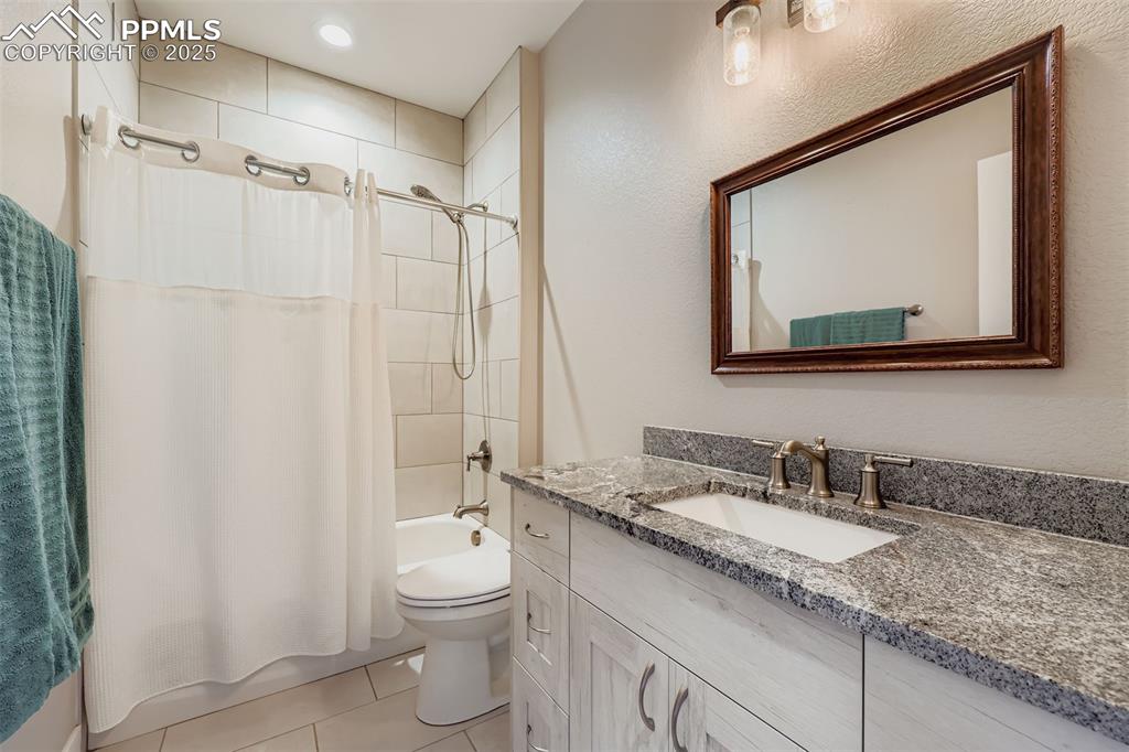 Image 15 of 42: Second full bath on the main level adjoins the secondary bedroom. 