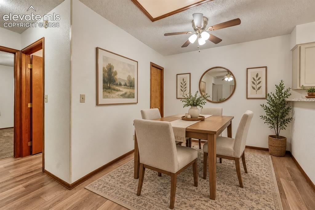 Image 20 of 50: Dining Area