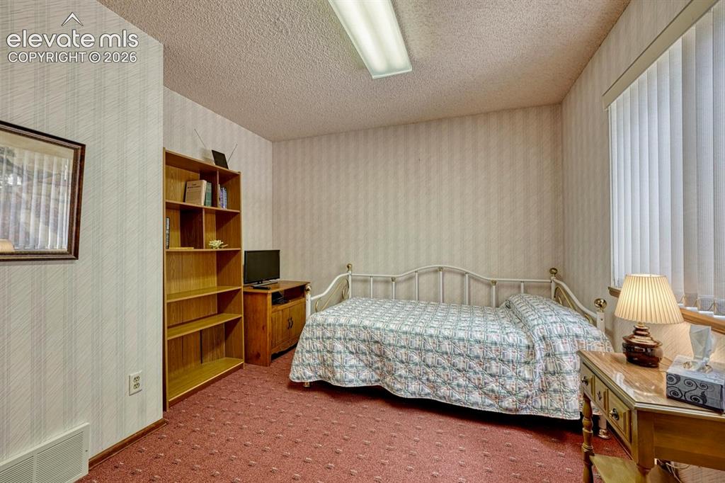 Image 44 of 50: Guest Quarters