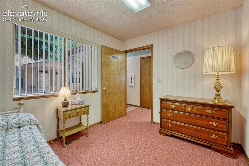 Image 45 of 50: Guest Quarters