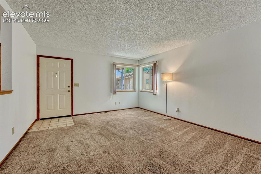 Image 8 of 50: Living Room