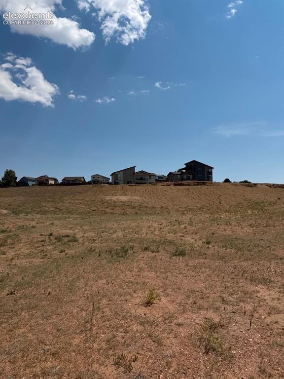 Image 6 of 9: Yard