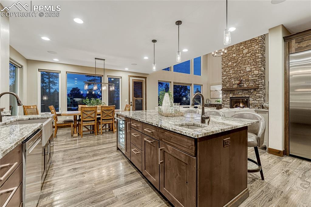 Image 14 of 50: Kitchen