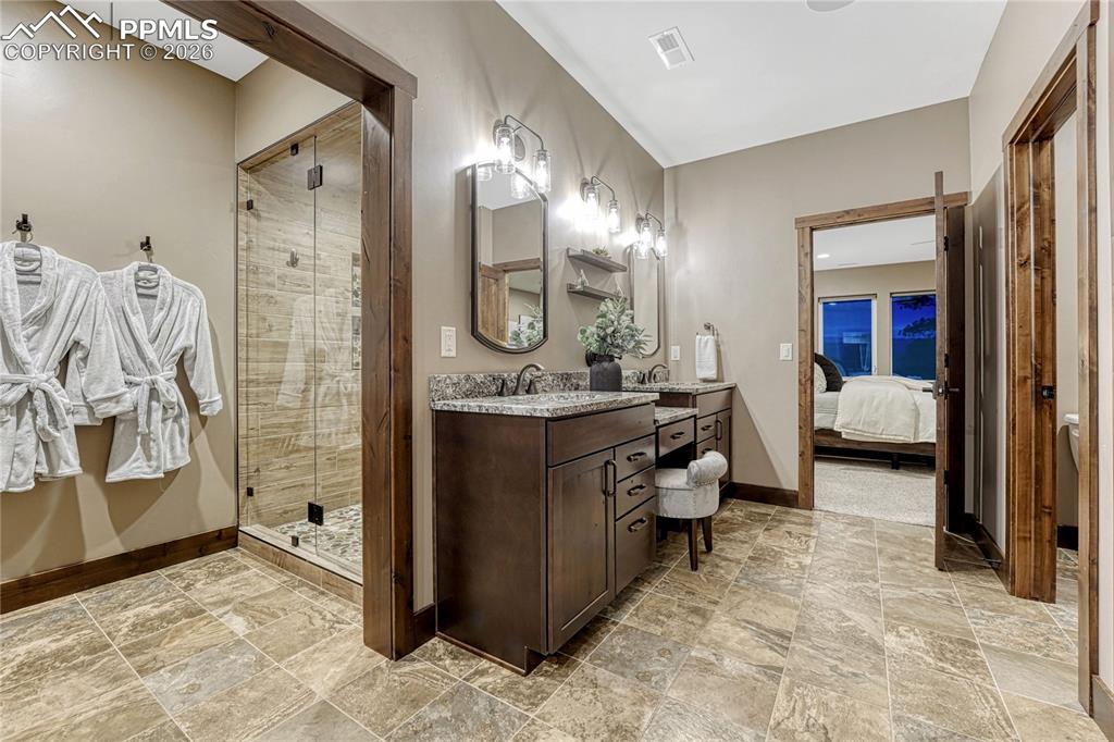 Image 26 of 50: Bathroom