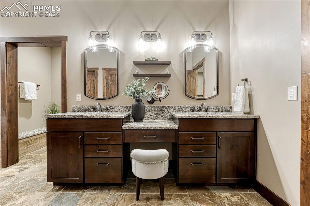 Image 29 of 50: Bathroom