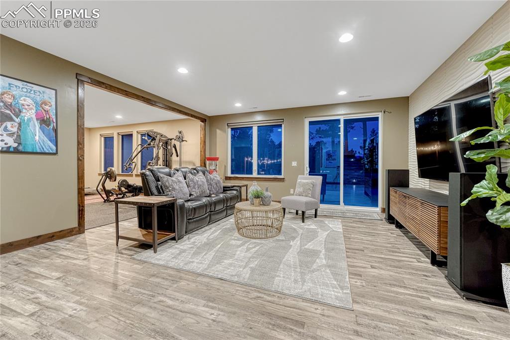 Image 32 of 50: Living Room