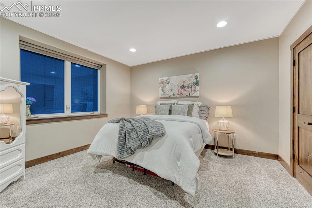 Image 37 of 50: Bedroom