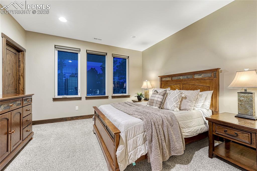 Image 38 of 50: Bedroom