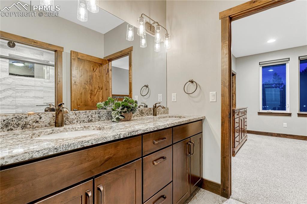 Image 40 of 50: Bathroom