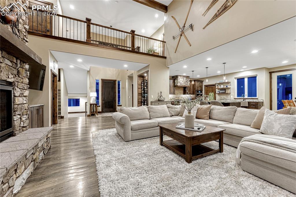 Image 9 of 50: Living Room