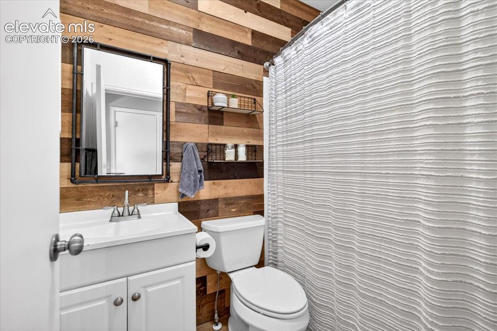 Image 10 of 28: Bathroom