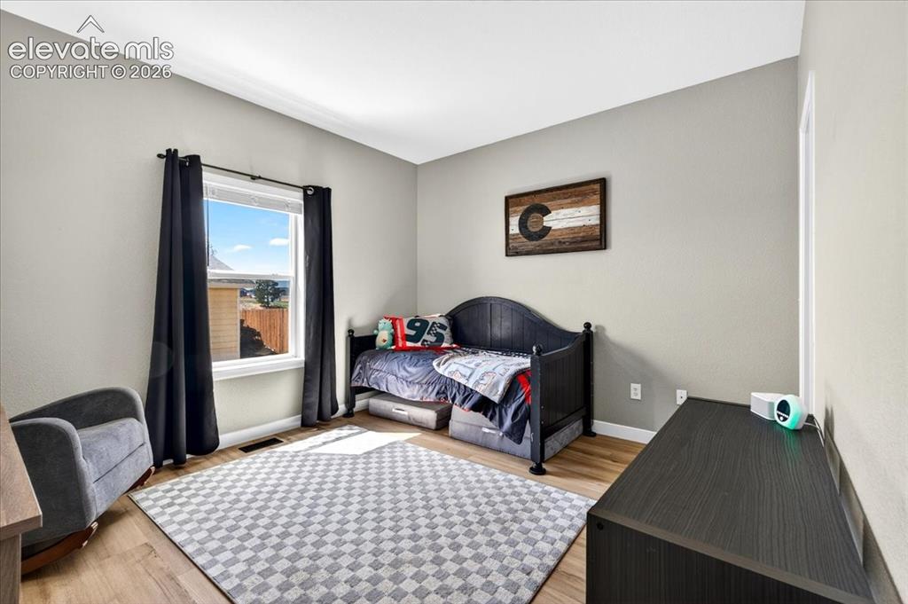 Image 11 of 28: Bedroom