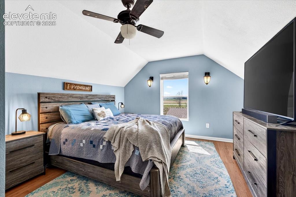 Image 12 of 28: Bedroom