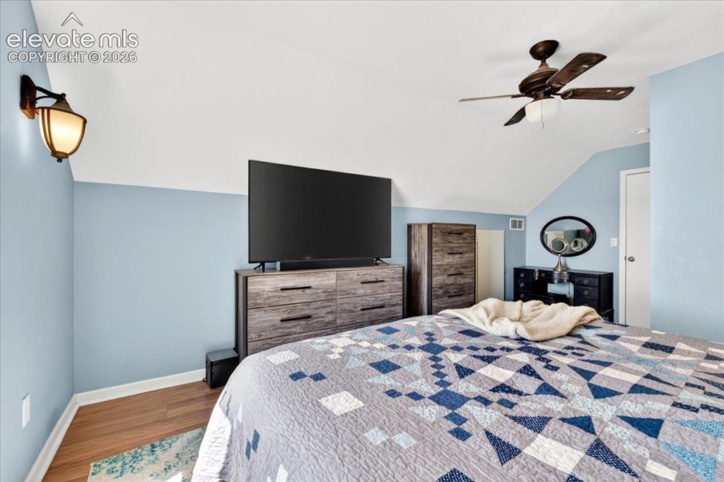 Image 13 of 28: Bedroom