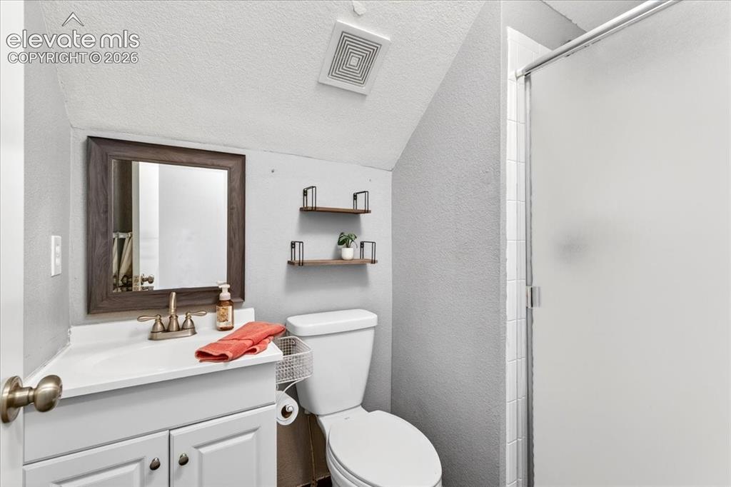 Image 15 of 28: Bathroom