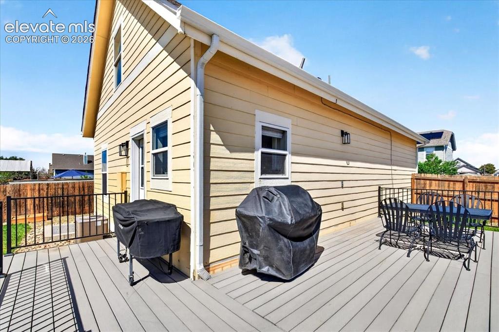 Image 17 of 28: Deck
